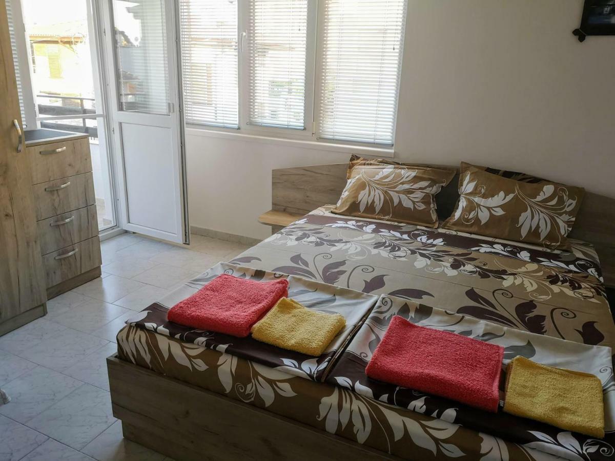 Guestrooms Stoyanovi Черноморець Екстер'єр фото